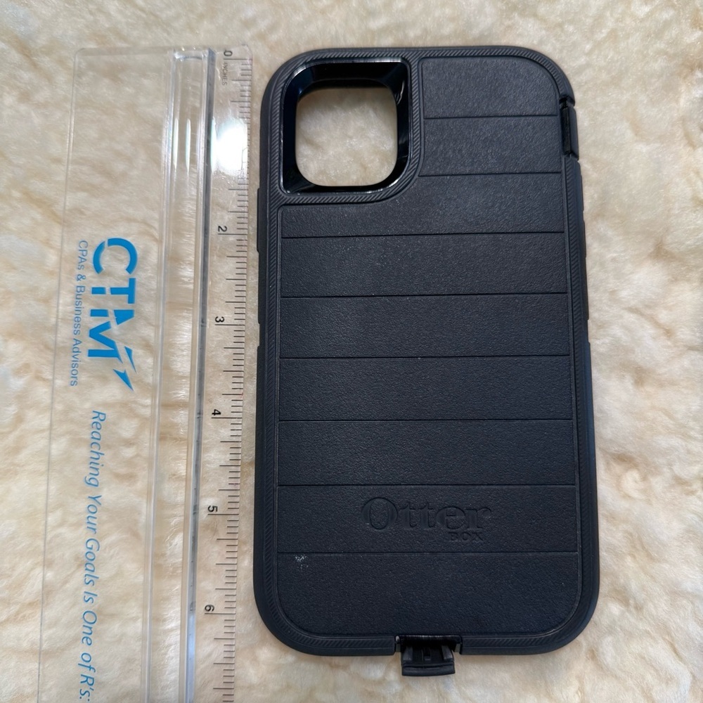 OtterBox Rugged Black Case with Clip - Picture 10 of 12